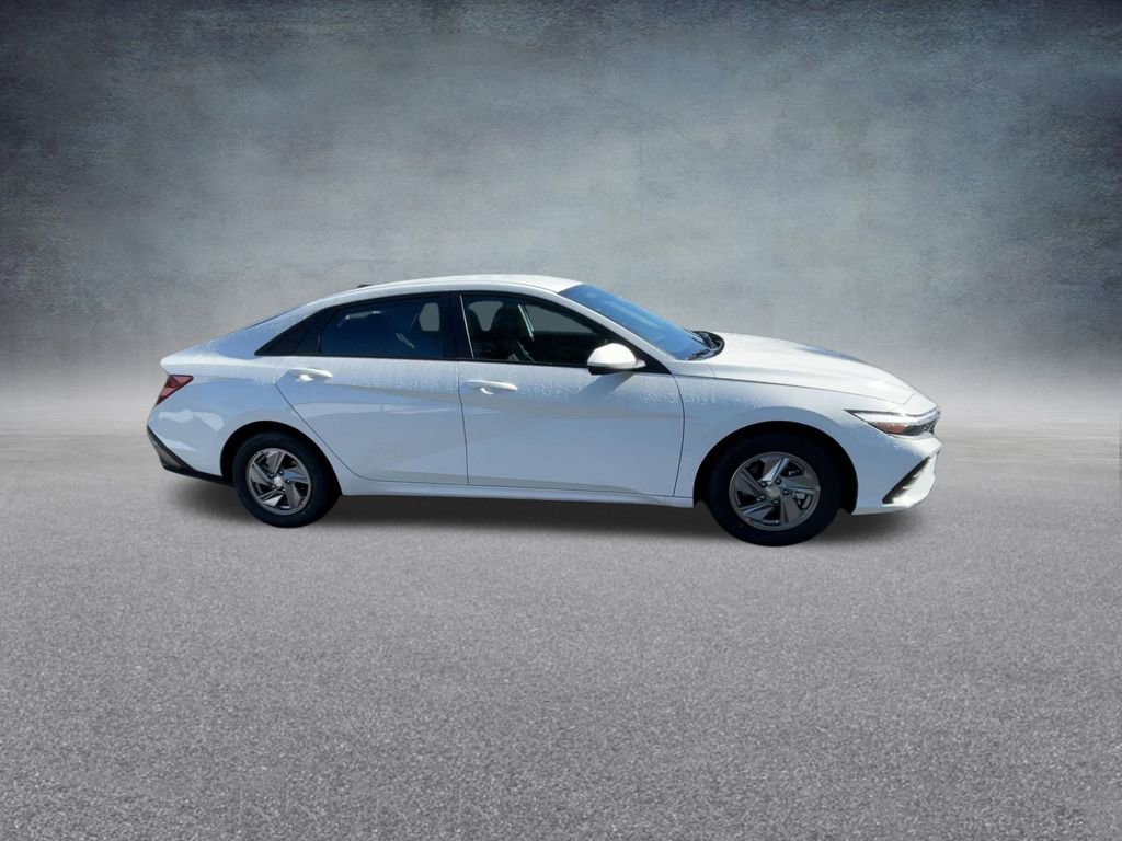 Certified 2025 Hyundai Elantra SE image 26