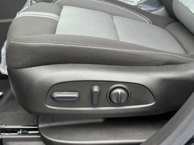 Used 2025 Chevrolet Blazer LT image 19