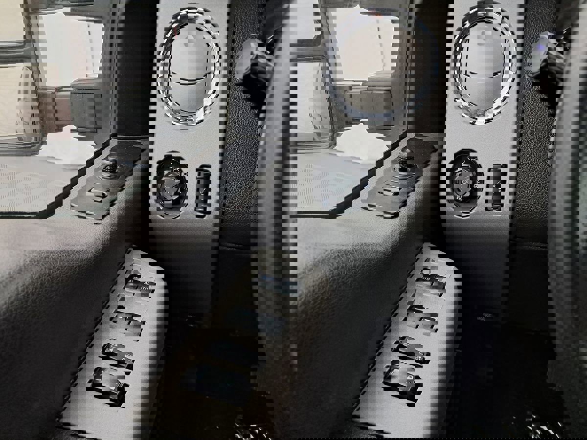 Used 2015 Ford F350 Lariat w/ Chrome Package image 15