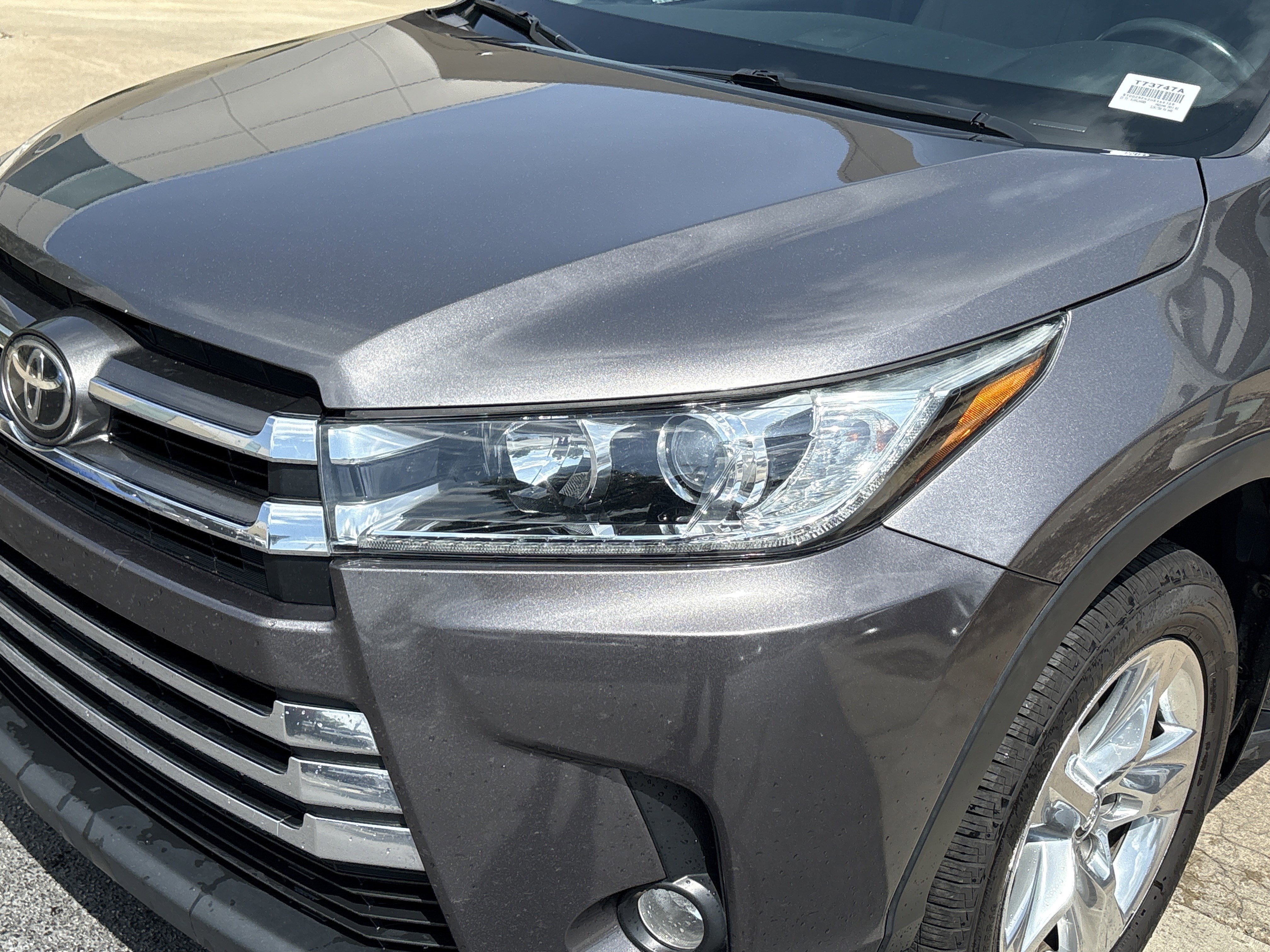 Used 2017 Toyota Highlander Limited AWD/4WD image 6