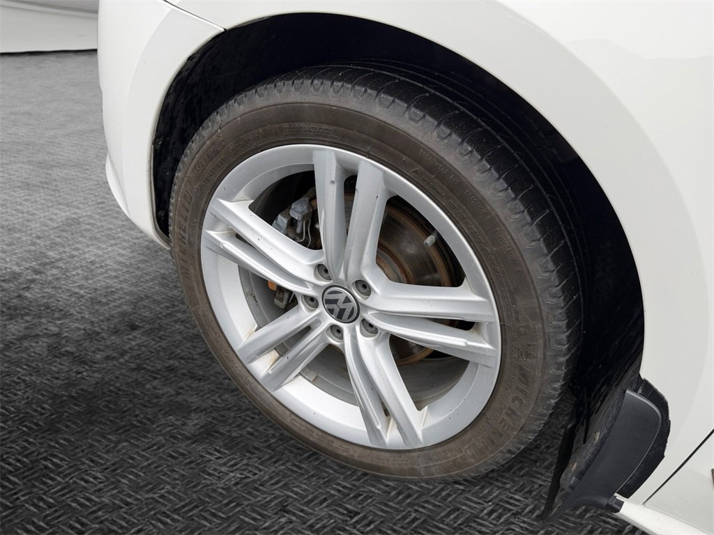 Used 2014 Volkswagen Passat TDI SE image 11