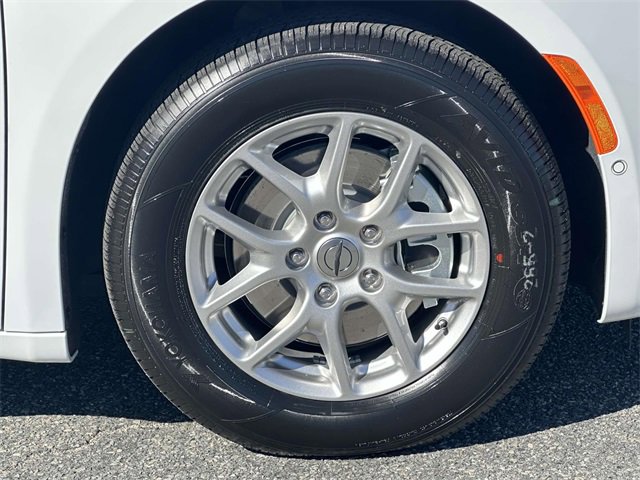 New 2025 Chrysler Pacifica Select image 5