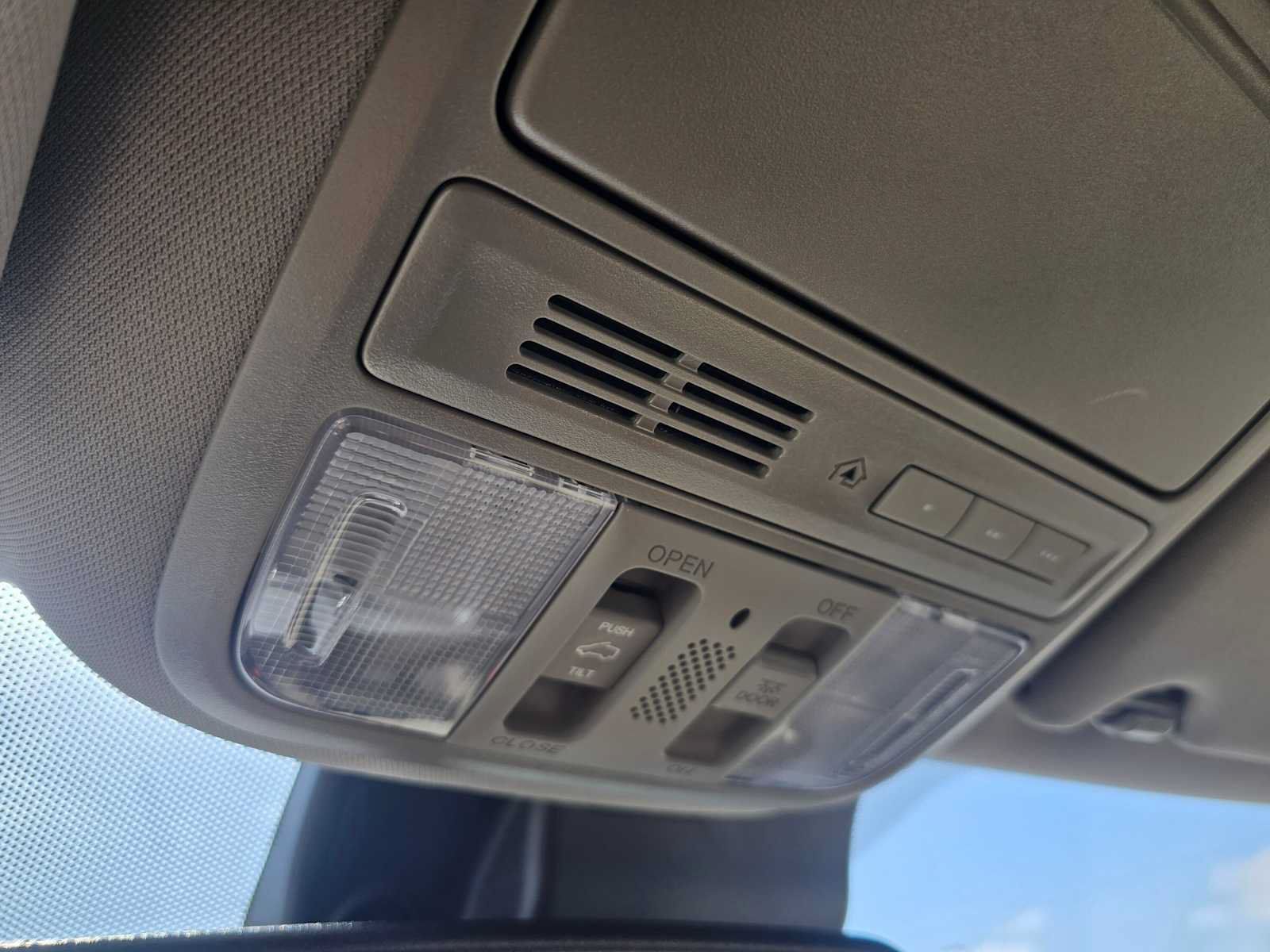 Used 2018 Honda Pilot Touring image 37