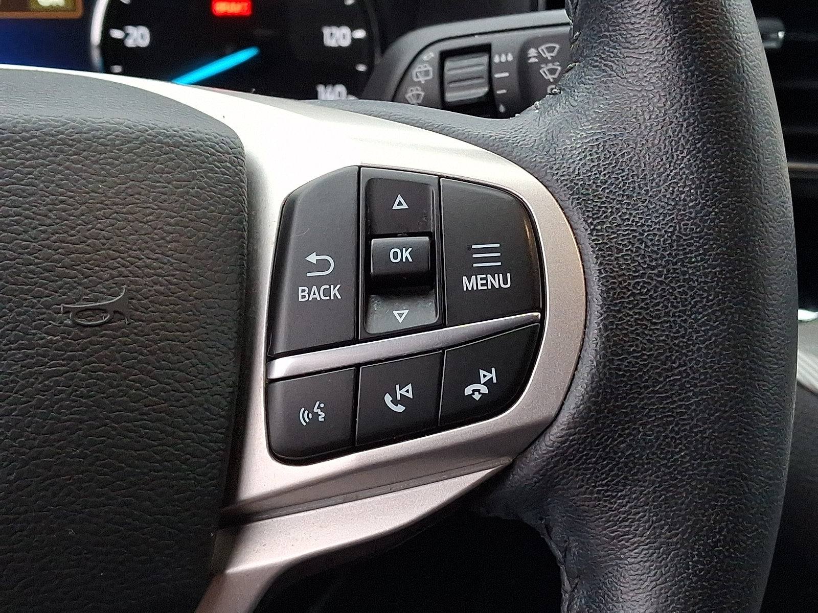 Used 2022 Ford Explorer XLT w/ Equipment Group 202A AWD/4WD image 22