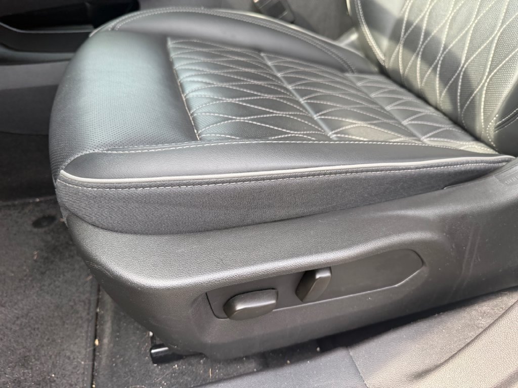 Used 2023 Buick Envision Avenir AWD/4WD image 24