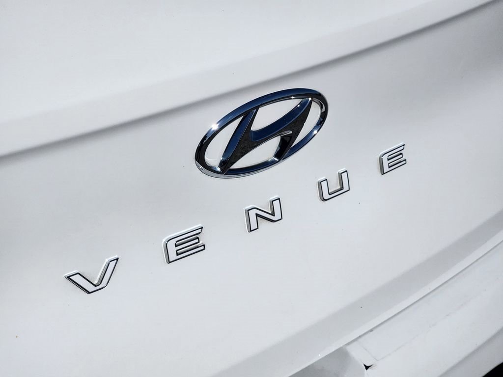Used 2024 Hyundai Venue Limited image 11