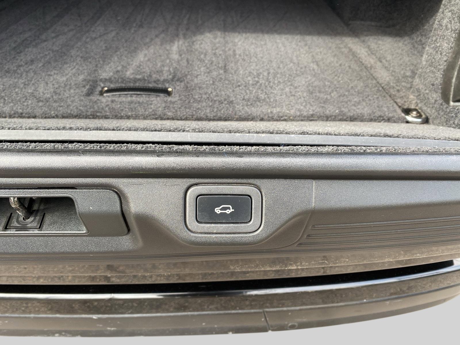 Used 2014 Land Rover Range Rover HSE image 14