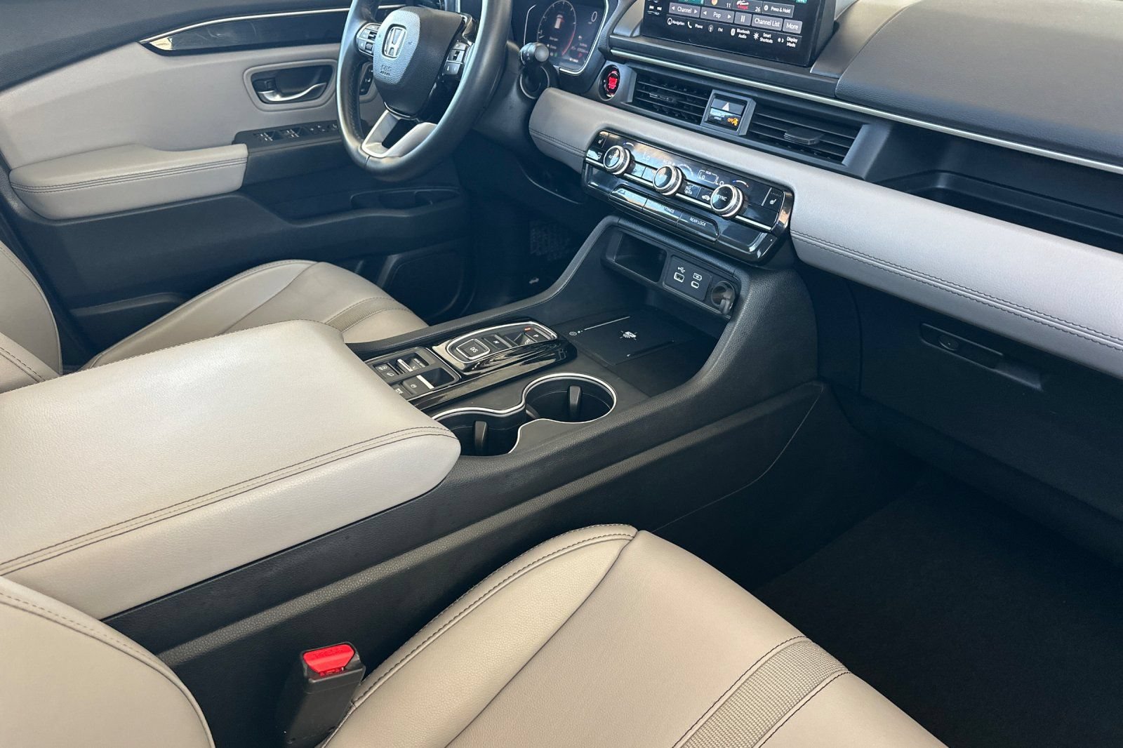 Certified 2025 Honda Pilot Touring image 16