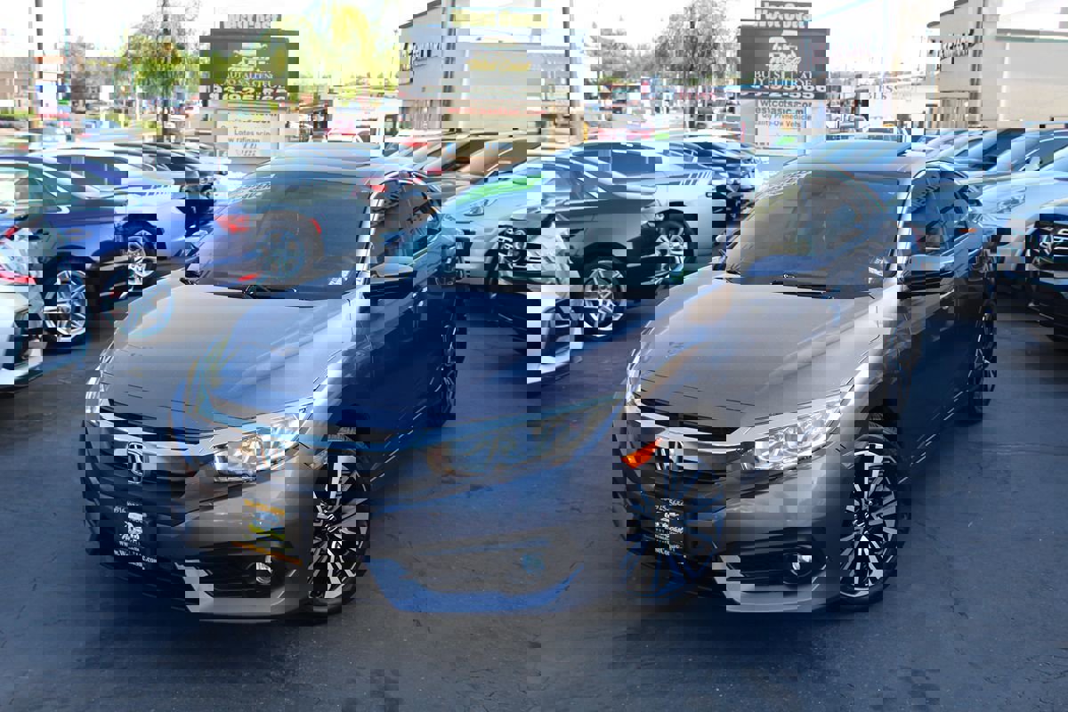 Used 2017 Honda Civic EX-T image 2