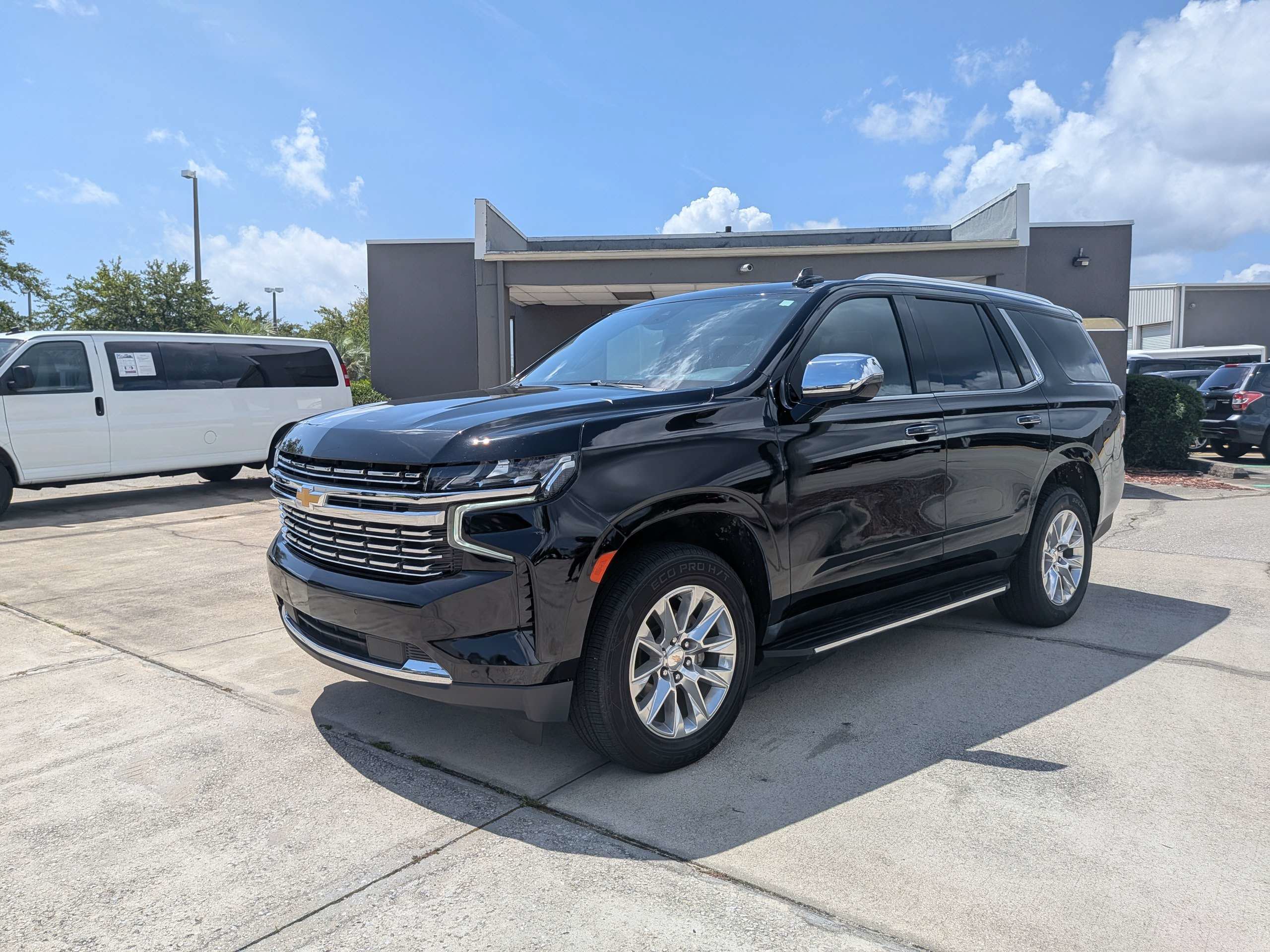 Used 2024 Chevrolet Tahoe Premier AWD/4WD image 9