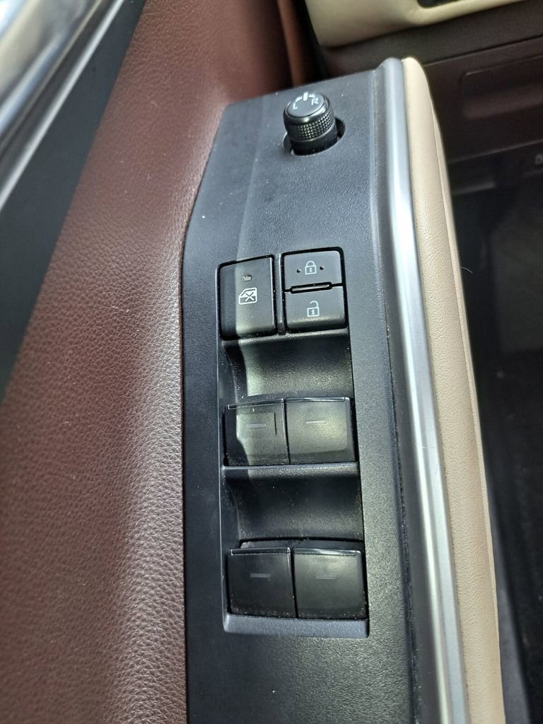 Used 2022 Toyota Highlander XLE FWD image 16