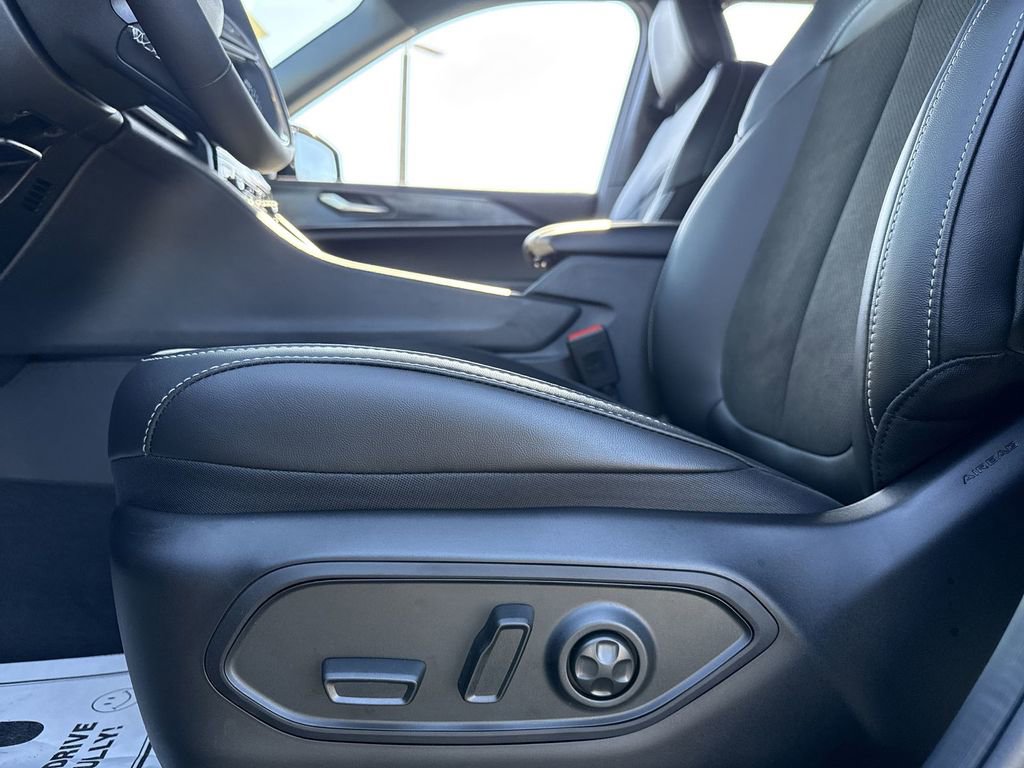 New 2025 Jeep Grand Cherokee Altitude AWD/4WD image 12