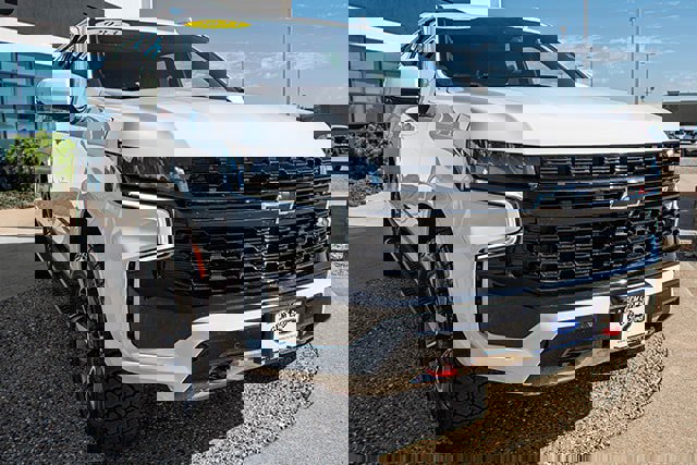 Used 2023 Chevrolet Suburban Z71 w/ Z71 Off-Road Package image 7