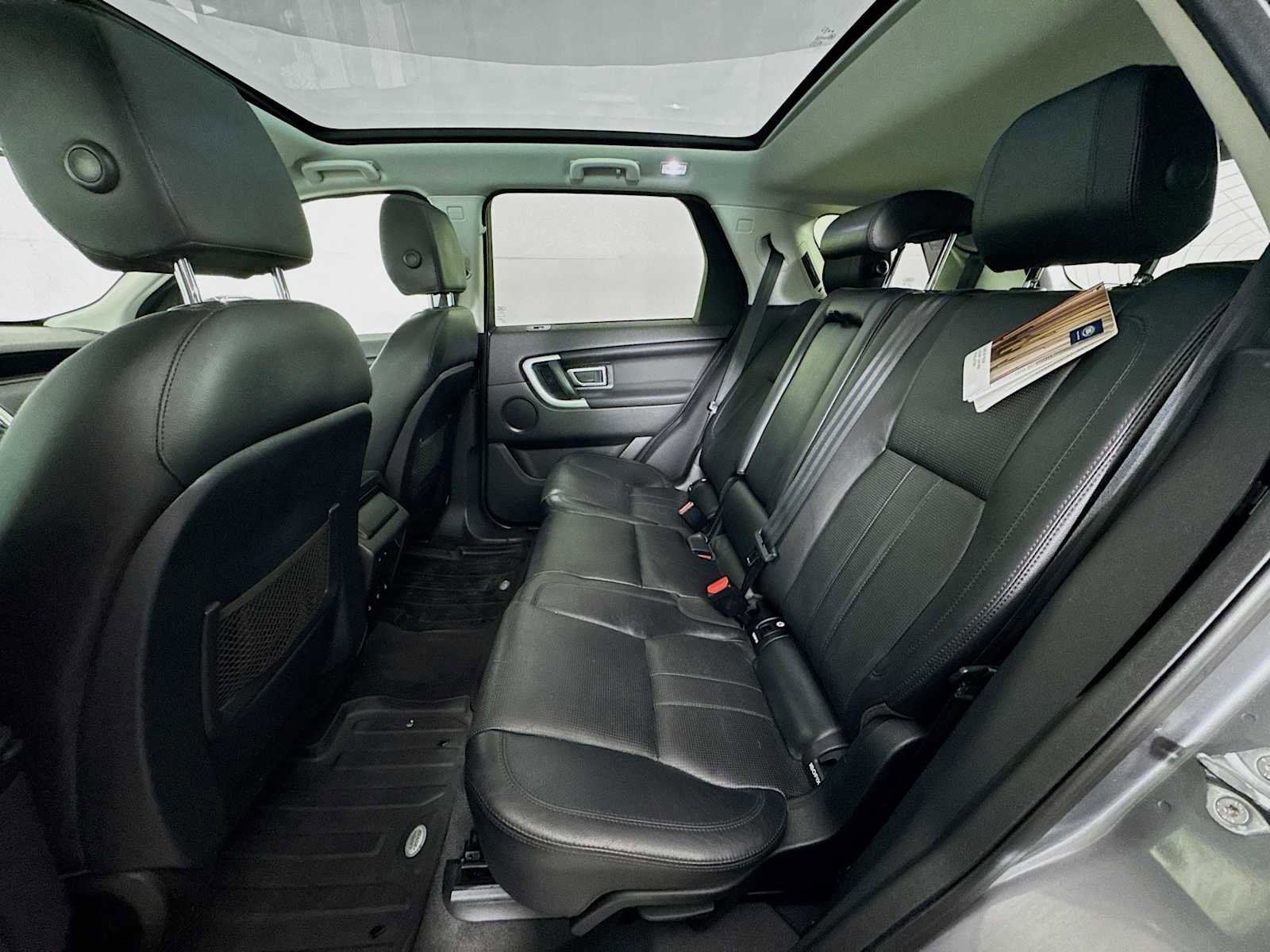 Used 2016 Land Rover Discovery Sport HSE image 21