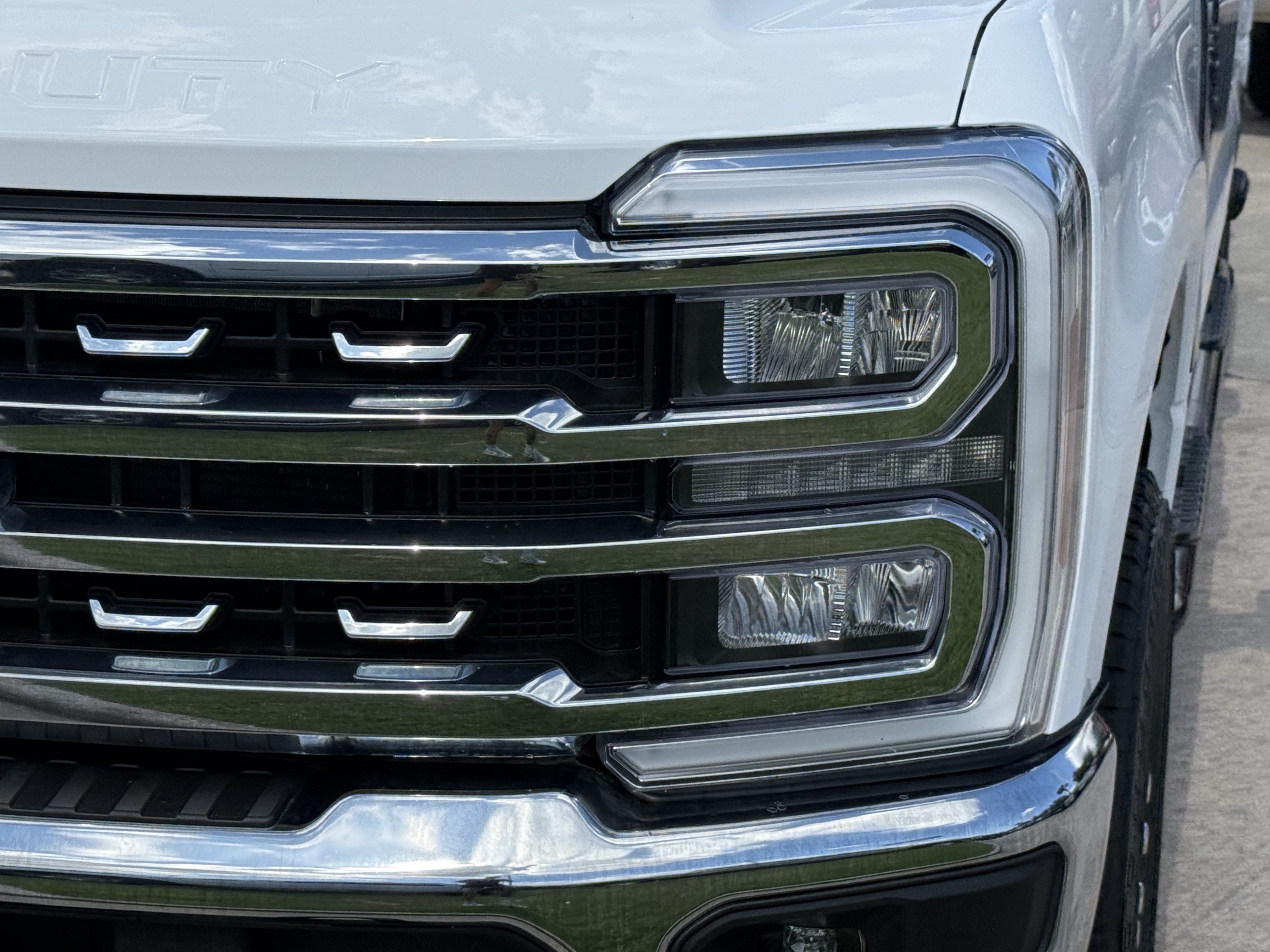 Used 2024 Ford F250 Lariat AWD/4WD image 11