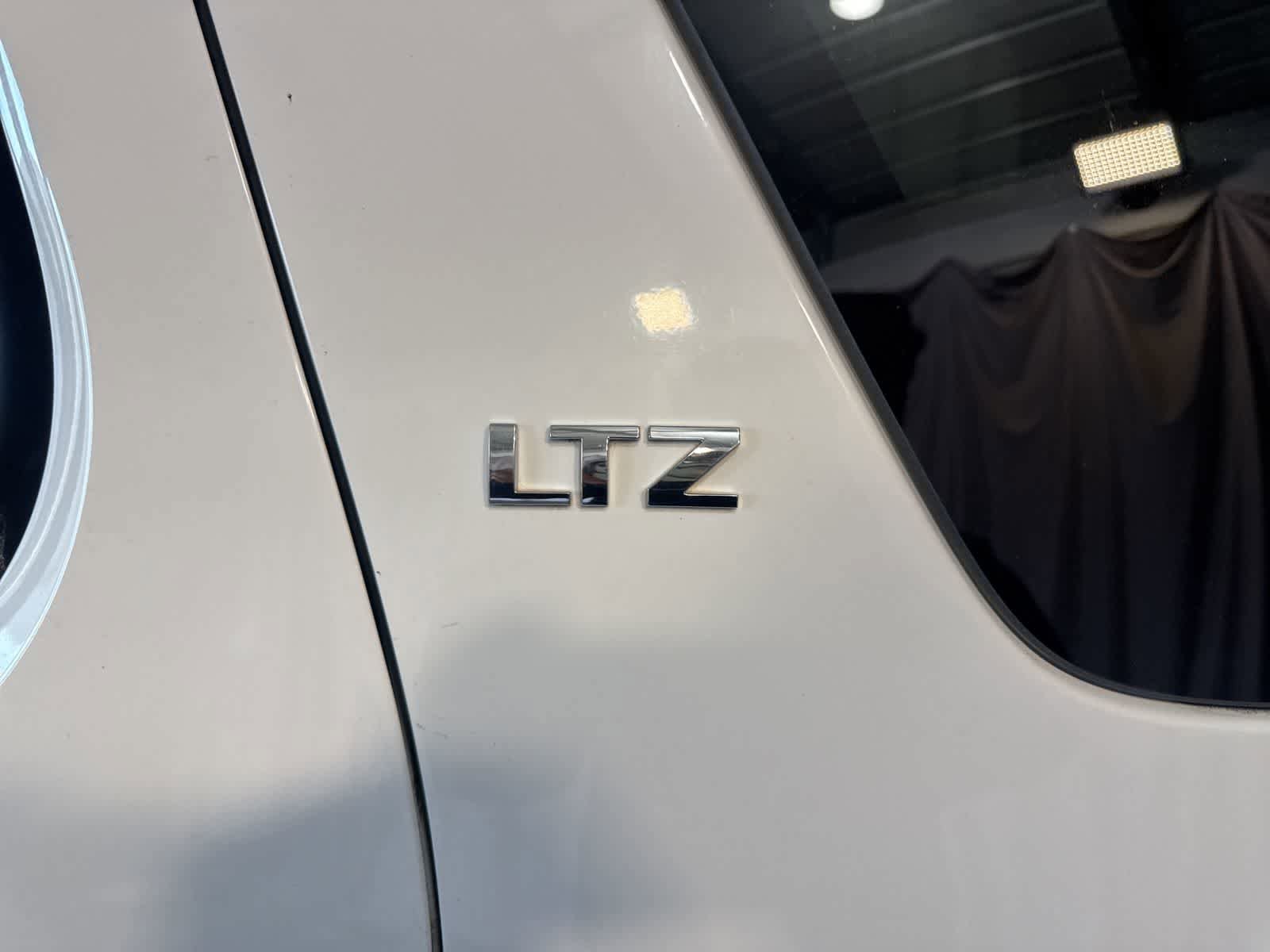 Used 2010 Chevrolet Tahoe LTZ RWD image 9