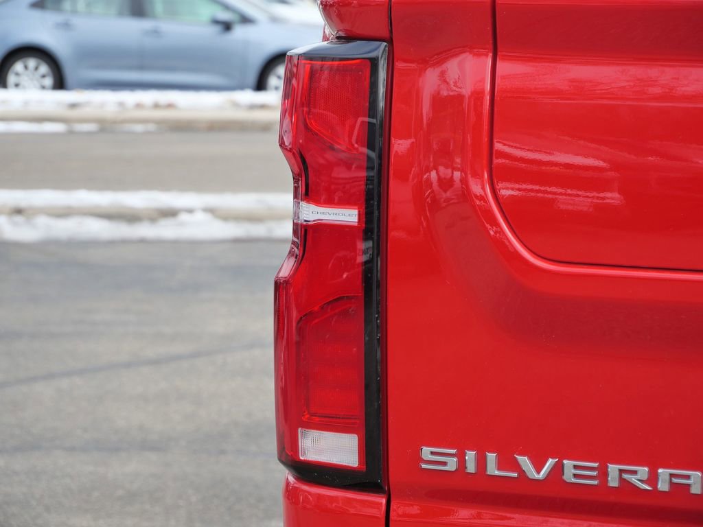 Used 2025 Chevrolet Silverado 2500 ZR2 w/ Technology Package AWD/4WD image 9