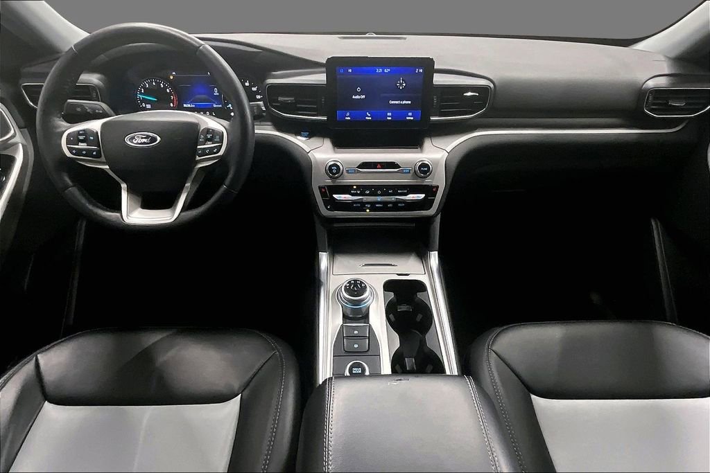 Used 2023 Ford Explorer XLT w/ Equipment Group 202A image 9