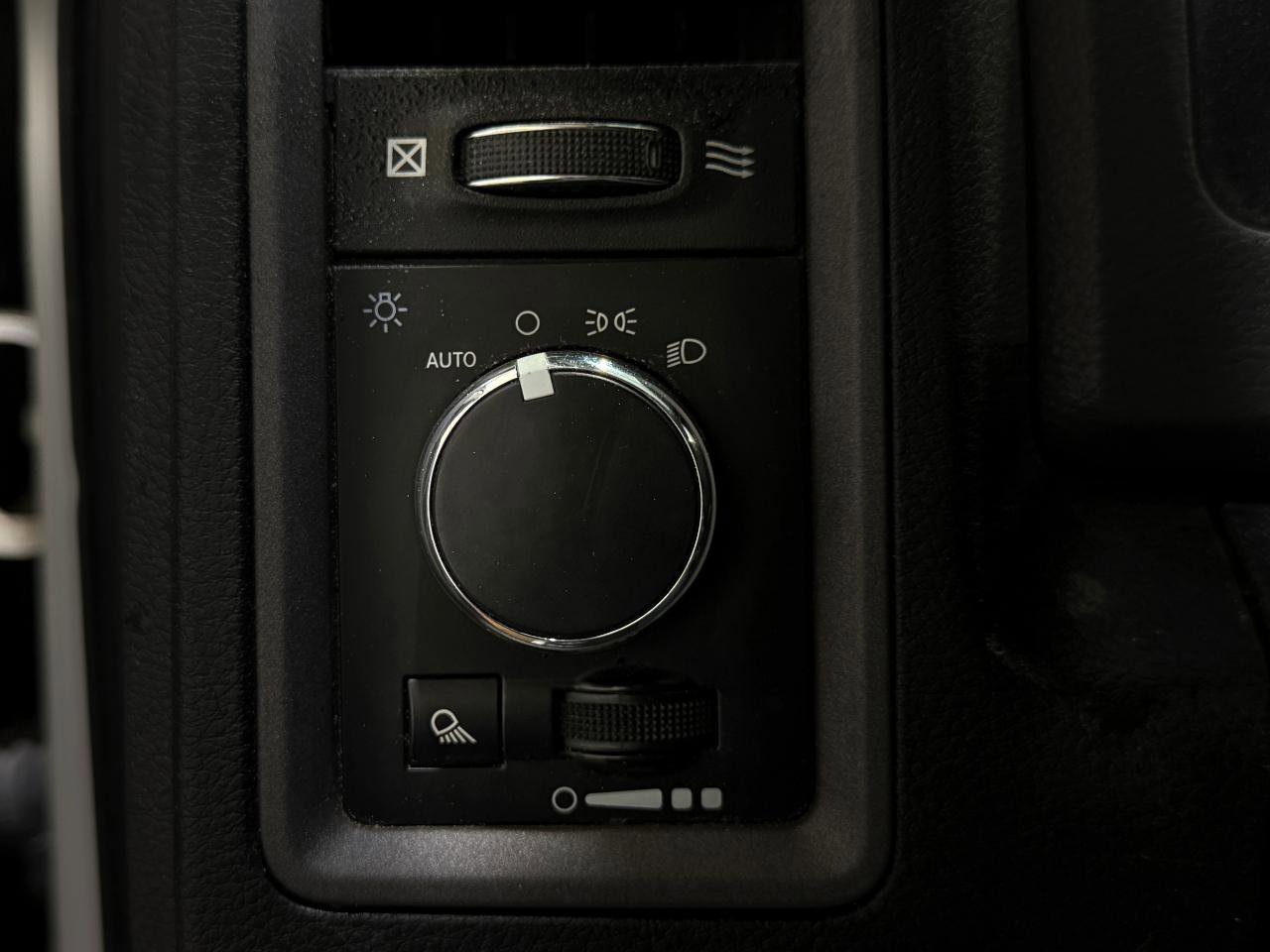 Used 2018 RAM 2500 Tradesman w/ Chrome Appearance Group image 4