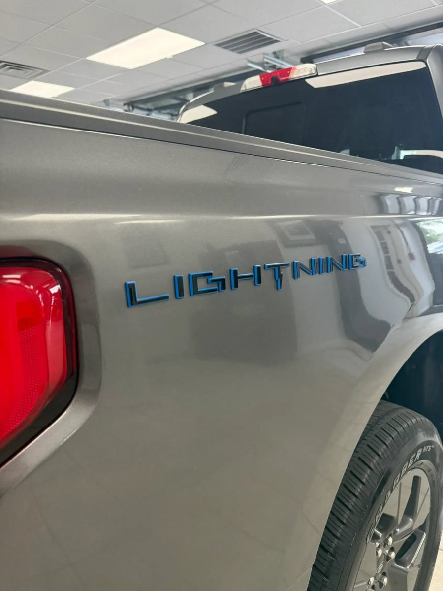 Used 2022 Ford F150 Lightning Lariat AWD/4WD image 8