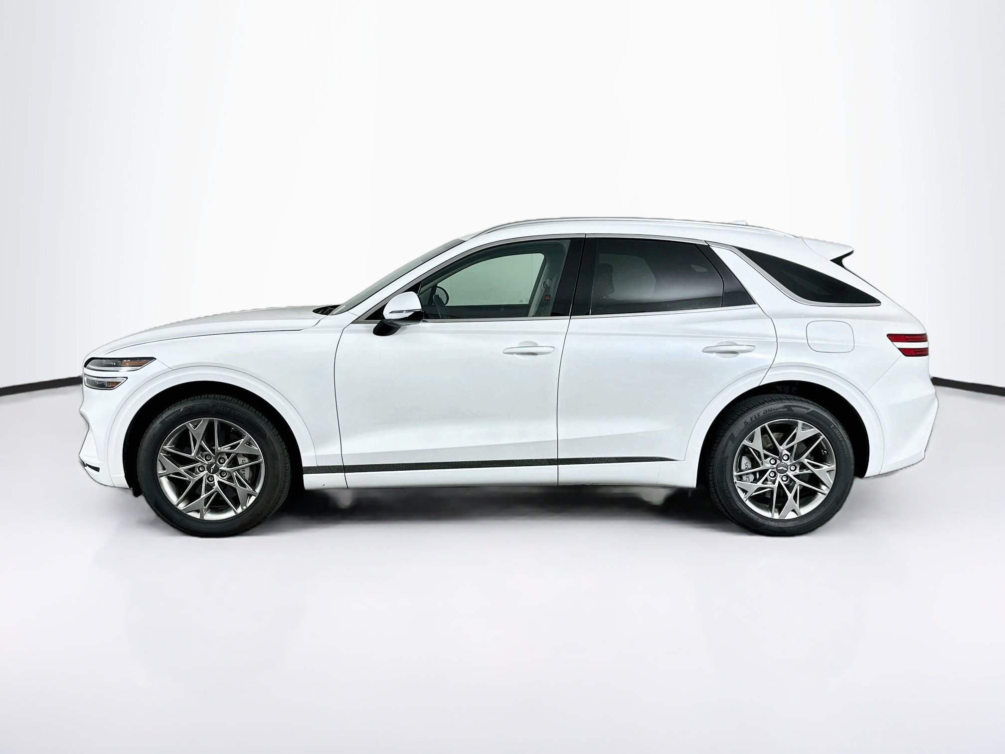 Used 2025 Genesis GV70 2.5T AWD/4WD image 4