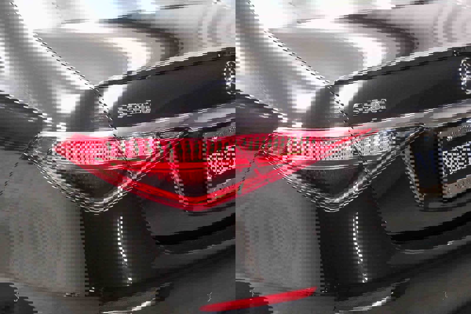 Certified 2022 Mercedes-Benz S 580 4MATIC Sedan w/ AMG Line Package image 7