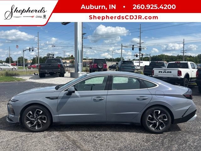 Used 2025 Hyundai Sonata SEL FWD image 1