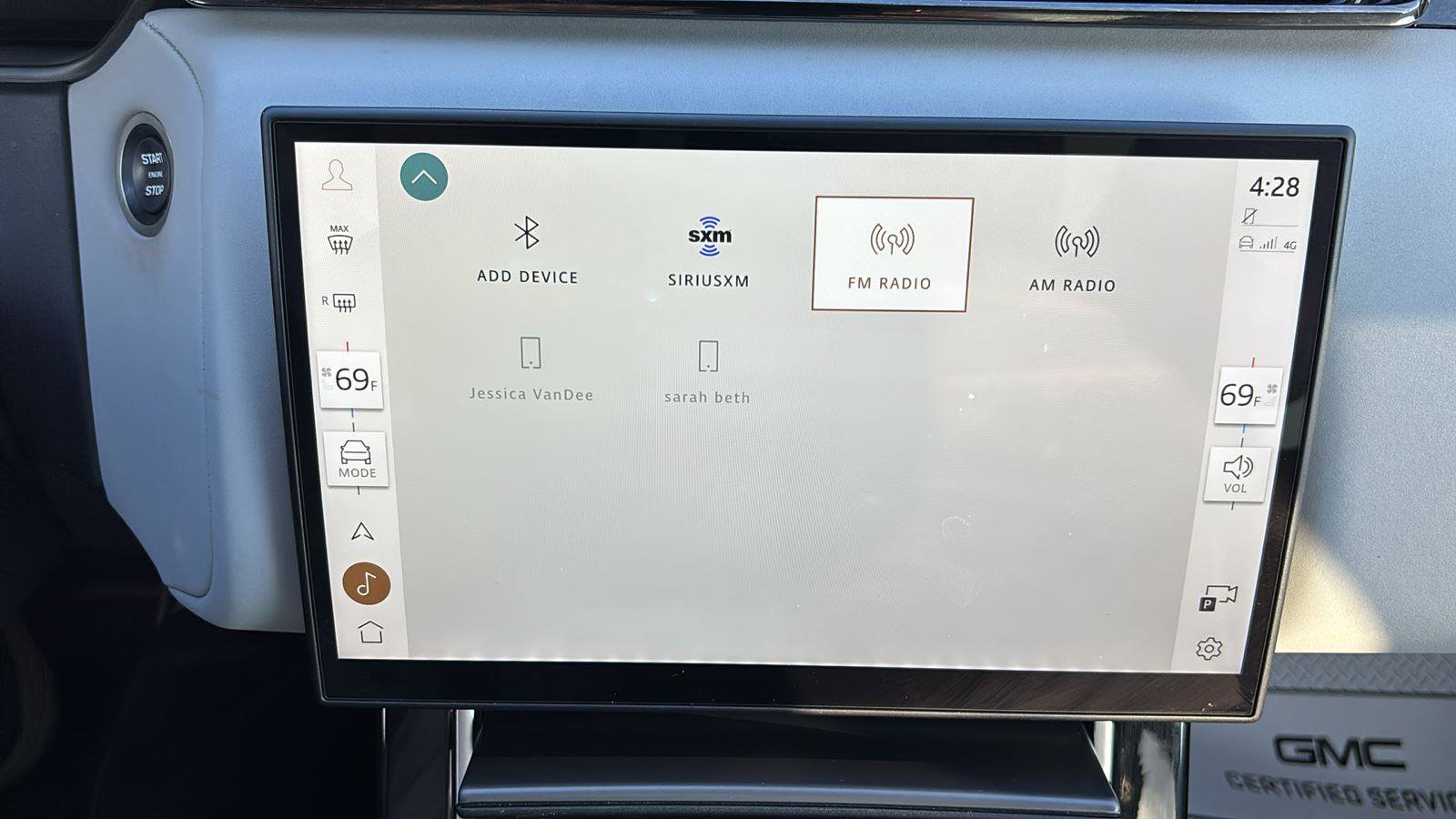 Used 2025 Land Rover Range Rover Velar Dynamic SE image 32