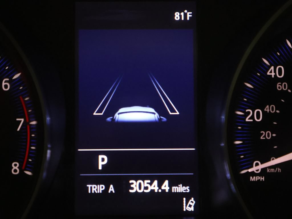 Used 2019 Toyota C-HR XLE FWD image 21