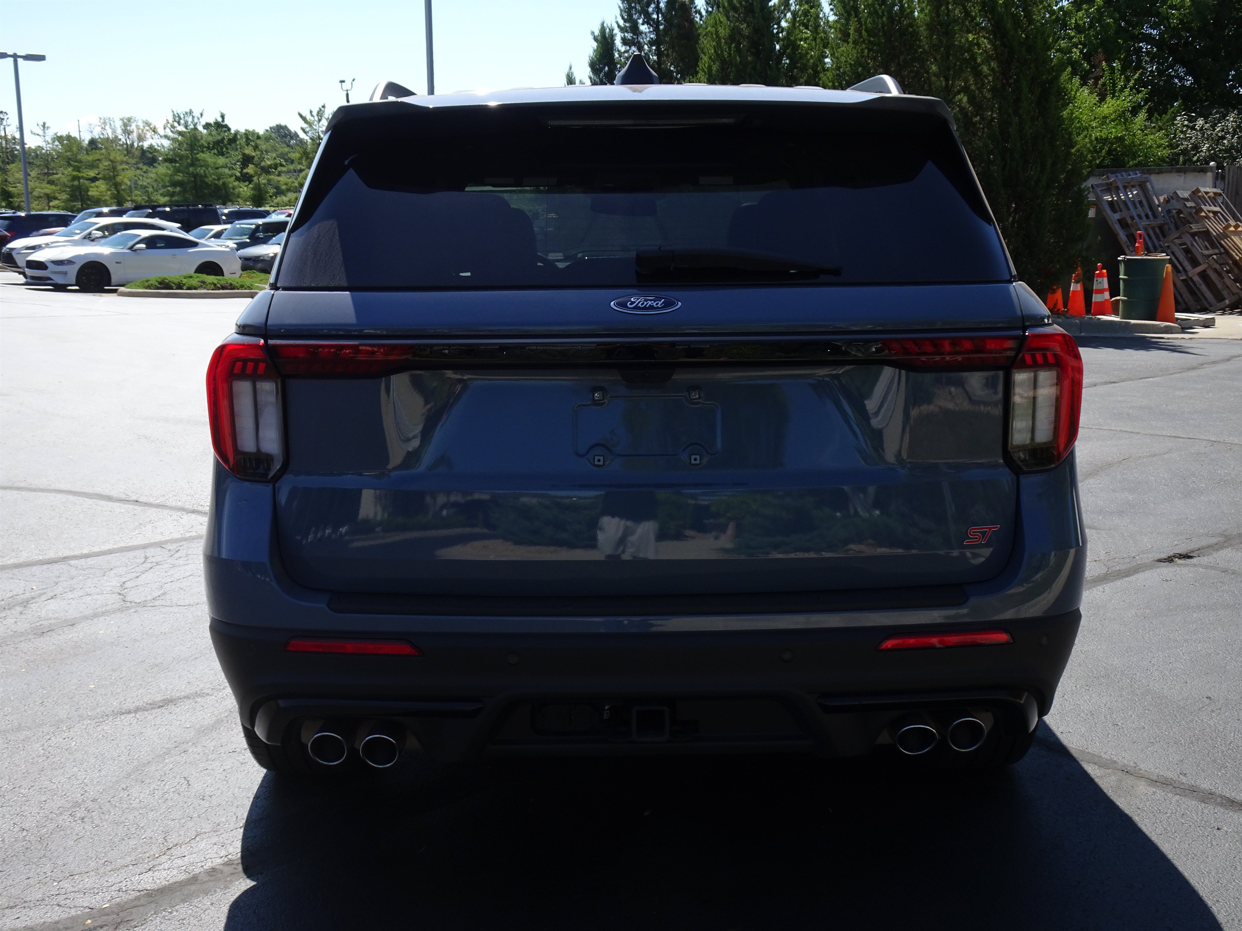 Used 2025 Ford Explorer ST AWD/4WD image 9
