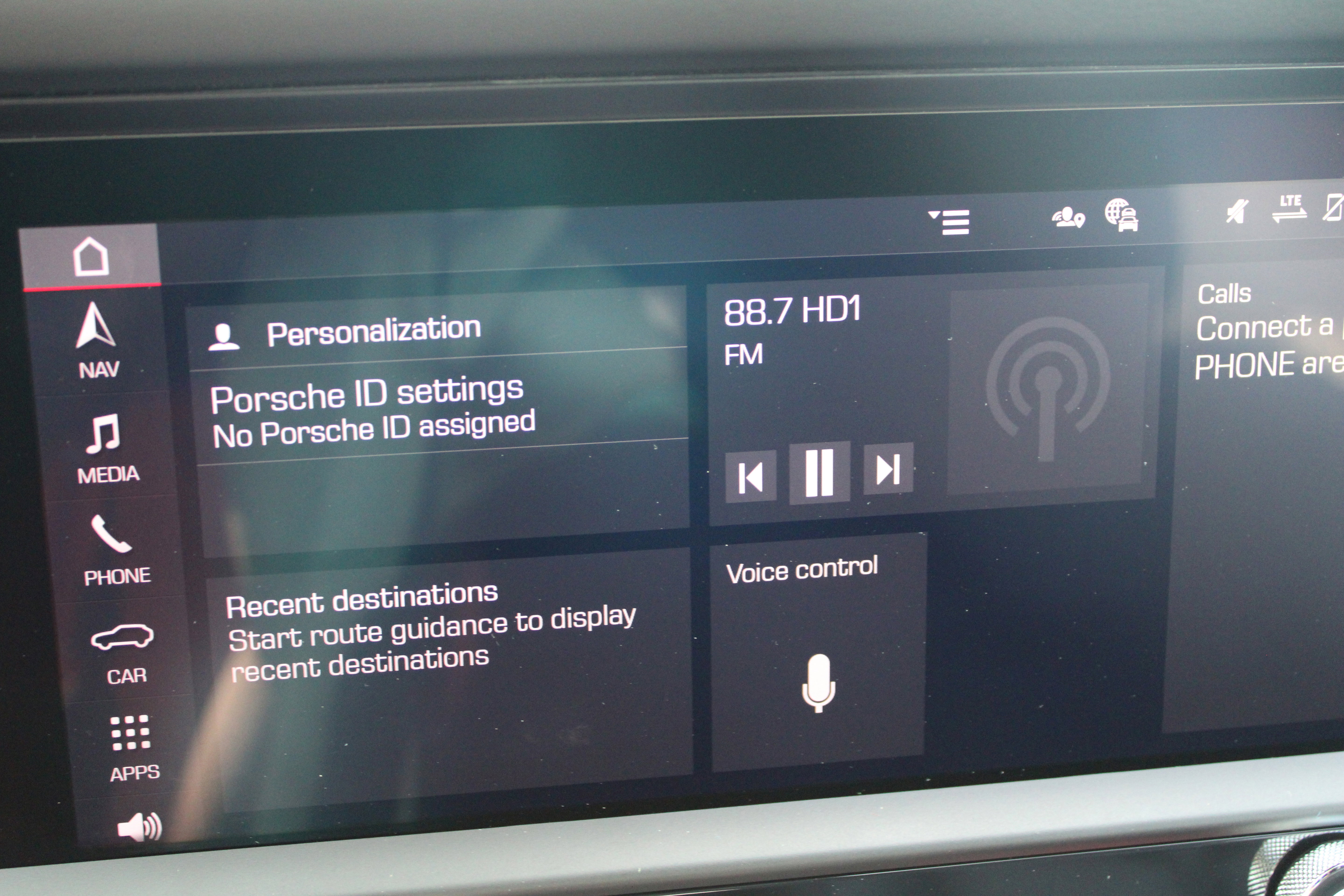 Certified 2025 Porsche Macan Turbo image 23