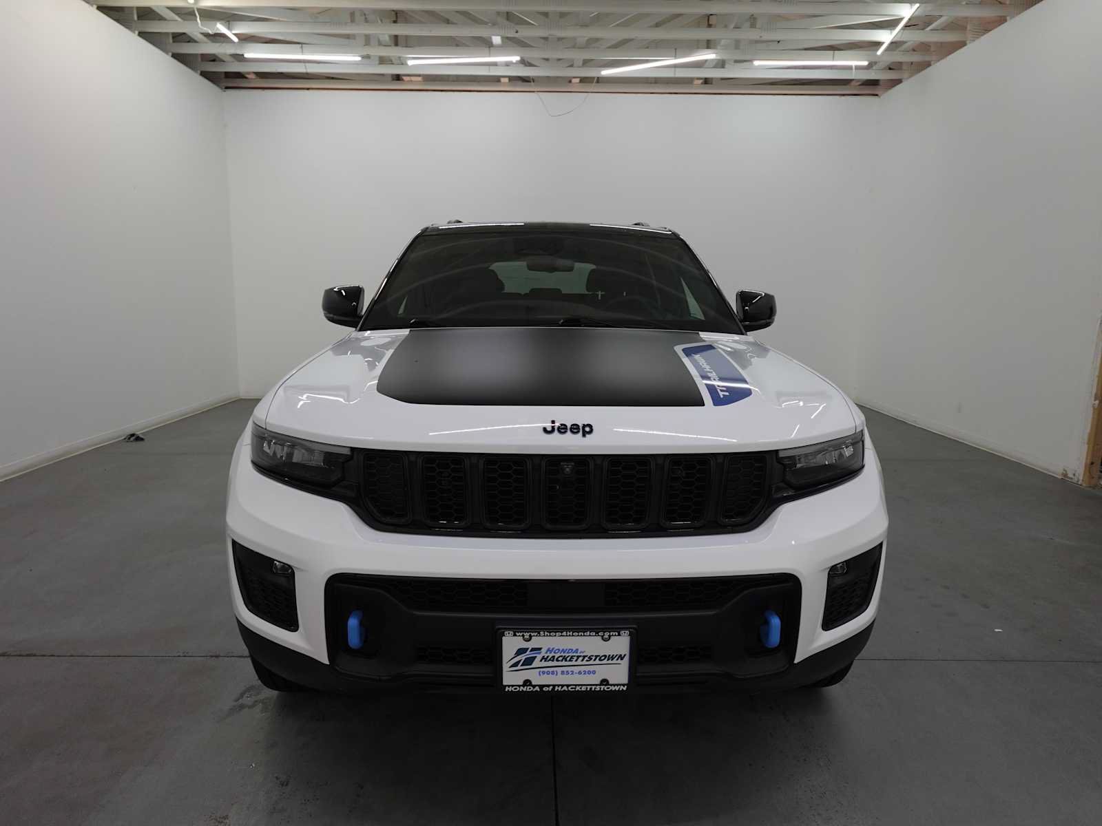 Used 2023 Jeep Grand Cherokee Trailhawk w/ Luxury Tech Group III AWD/4WD image 2