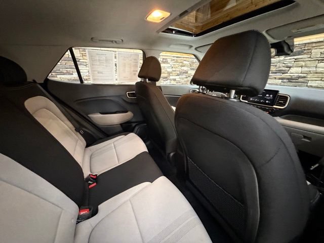 Used 2023 Hyundai Venue SEL FWD image 32