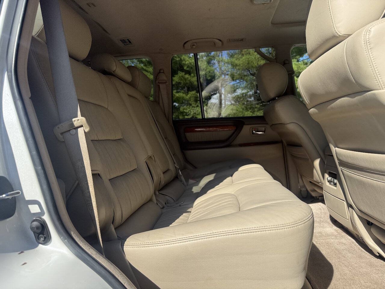 Used 2005 Lexus LX 470 4WD w/ Preferred Accessory Pkg image 15