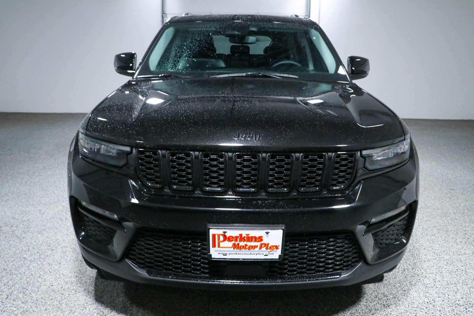 Used 2023 Jeep Grand Cherokee Limited w/ Black Appearance Package AWD/4WD image 4