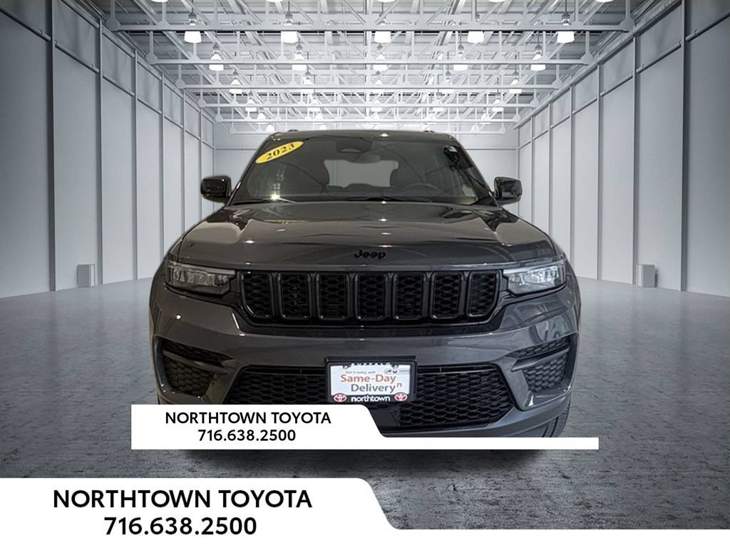 Used 2023 Jeep Grand Cherokee Altitude AWD/4WD image 1
