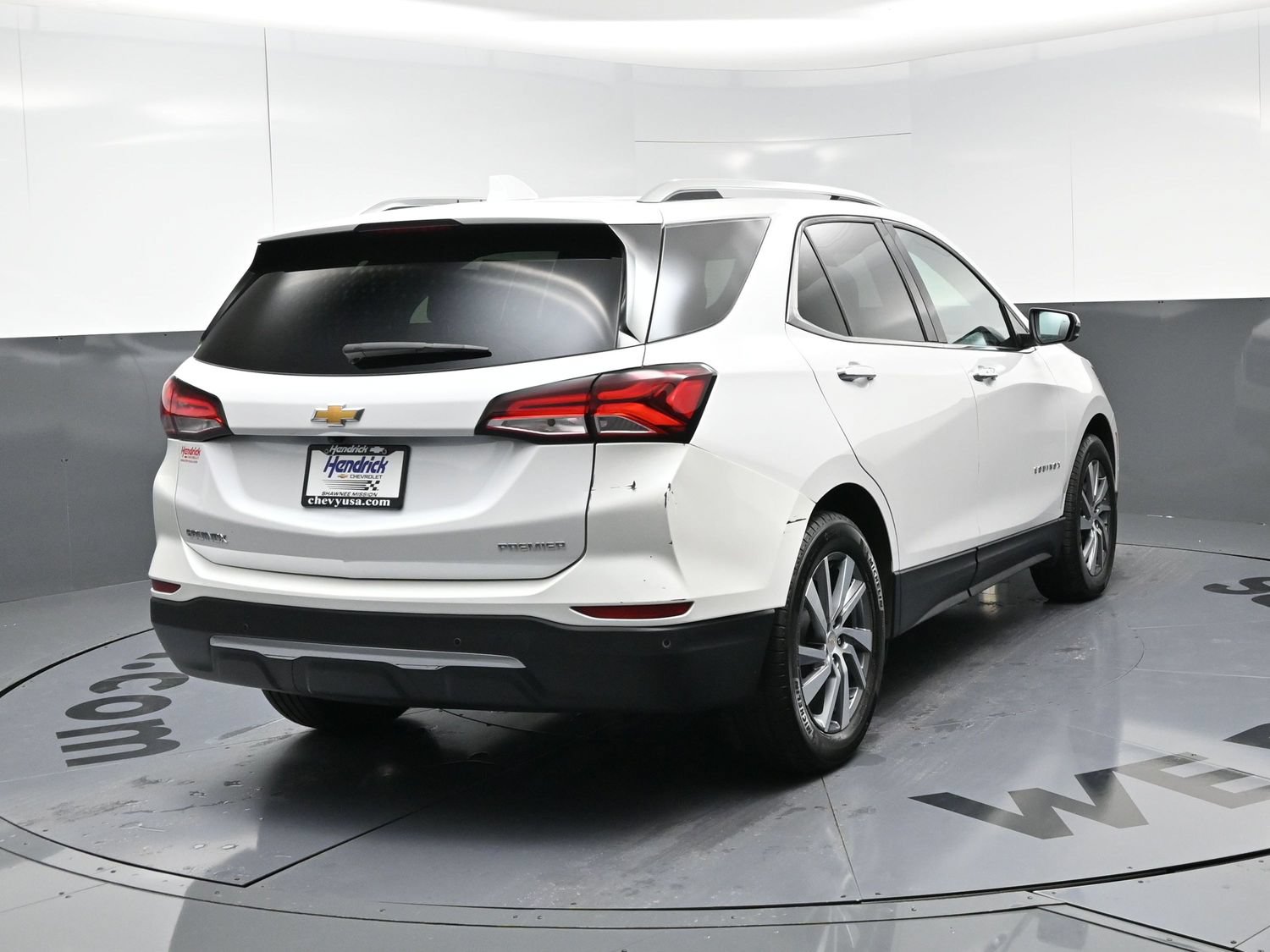 Used 2024 Chevrolet Equinox Premier FWD image 9