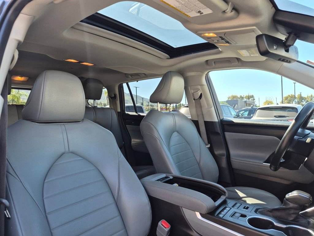 Used 2022 Toyota Highlander XLE image 34