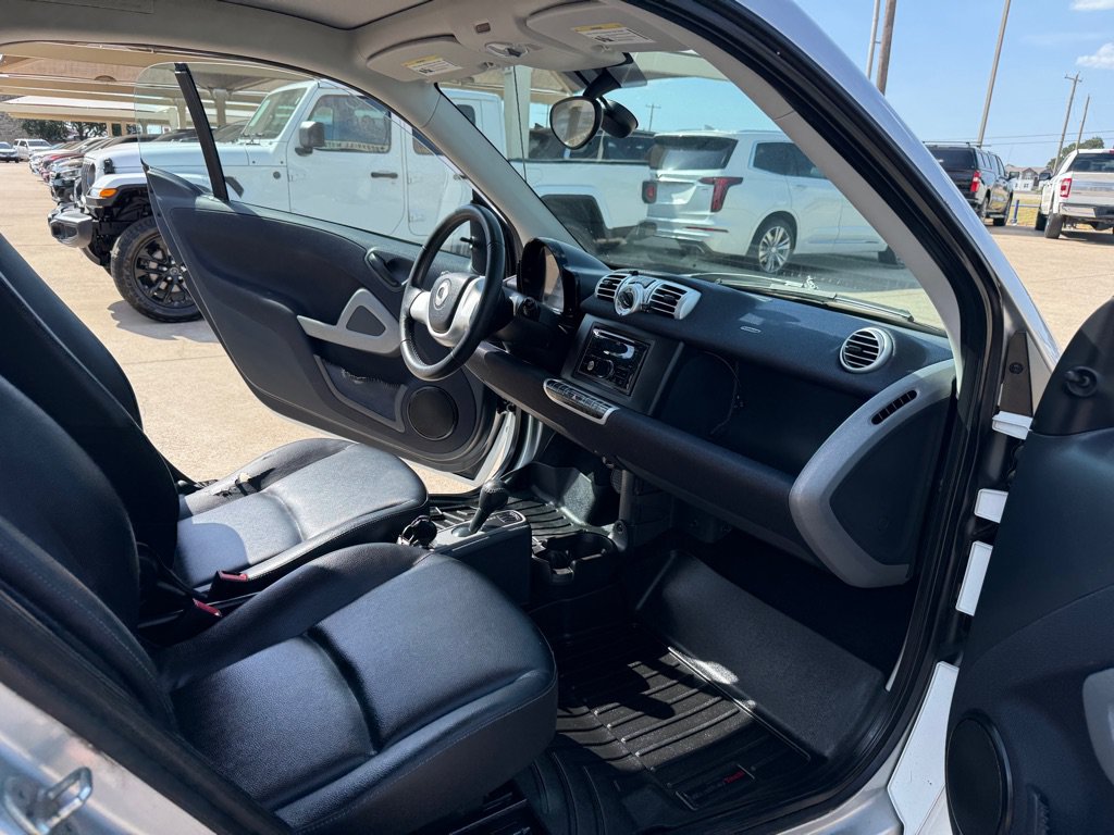 Used 2015 smart fortwo pure RWD image 15