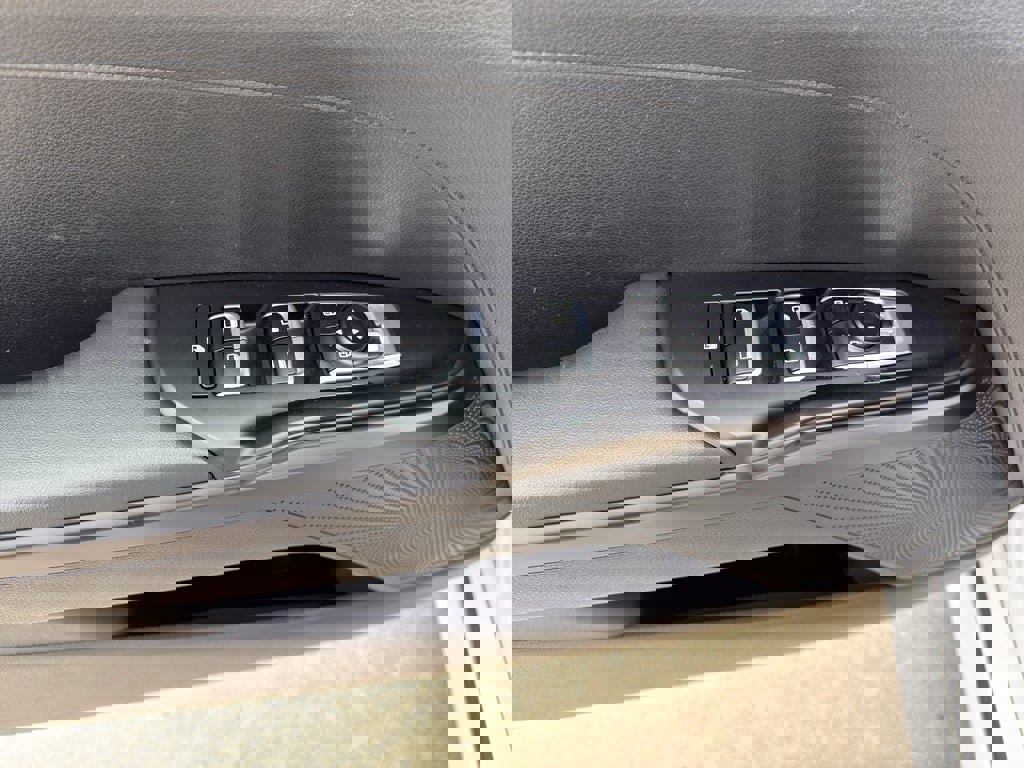 Used 2023 Kia K5 LXS image 10