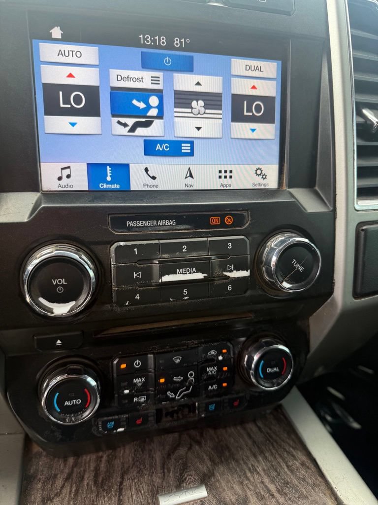 Used 2018 Ford F250 Lariat w/ Lariat Value Package AWD/4WD image 17
