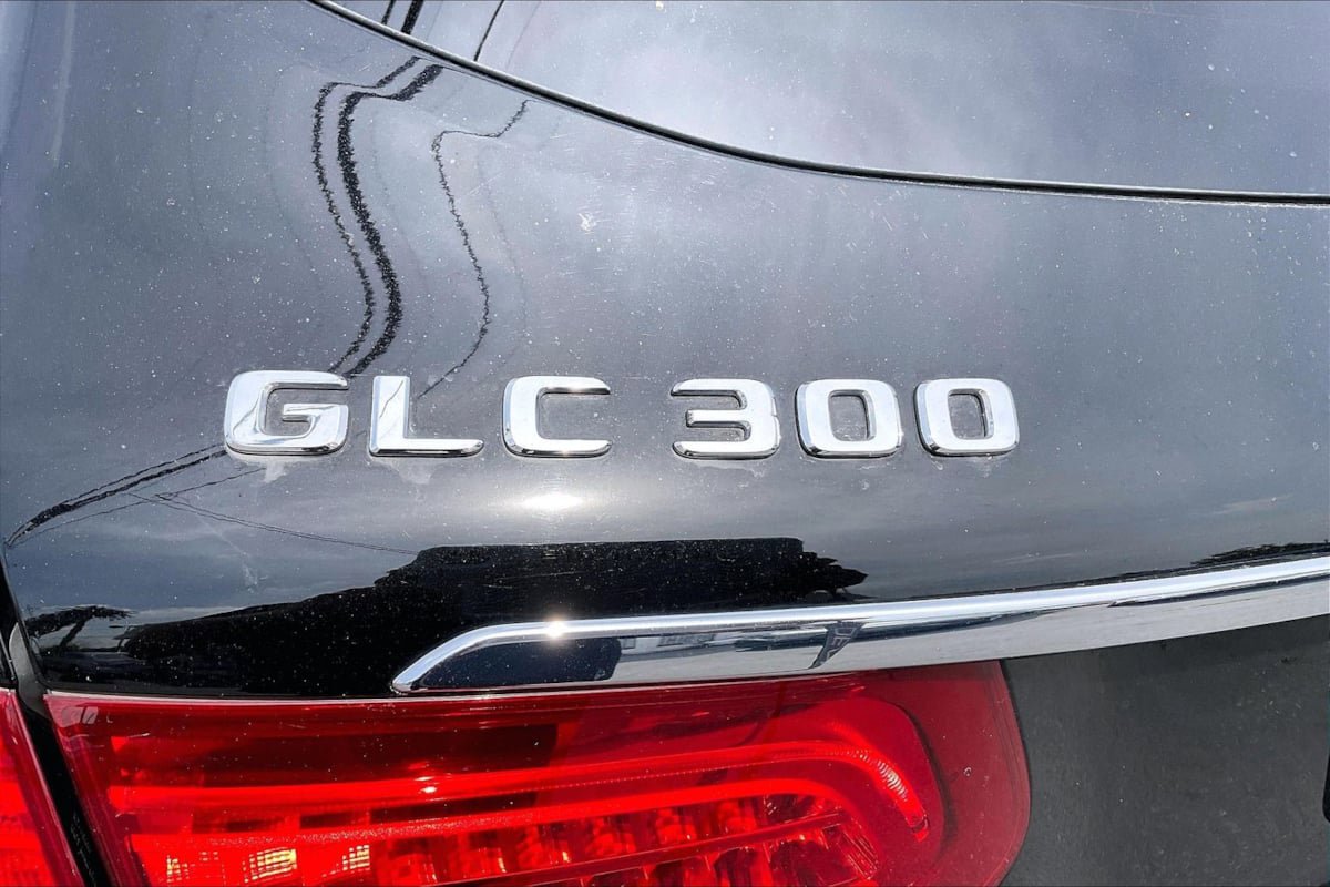Used 2018 Mercedes-Benz GLC 300 w/ Premium Package image 8