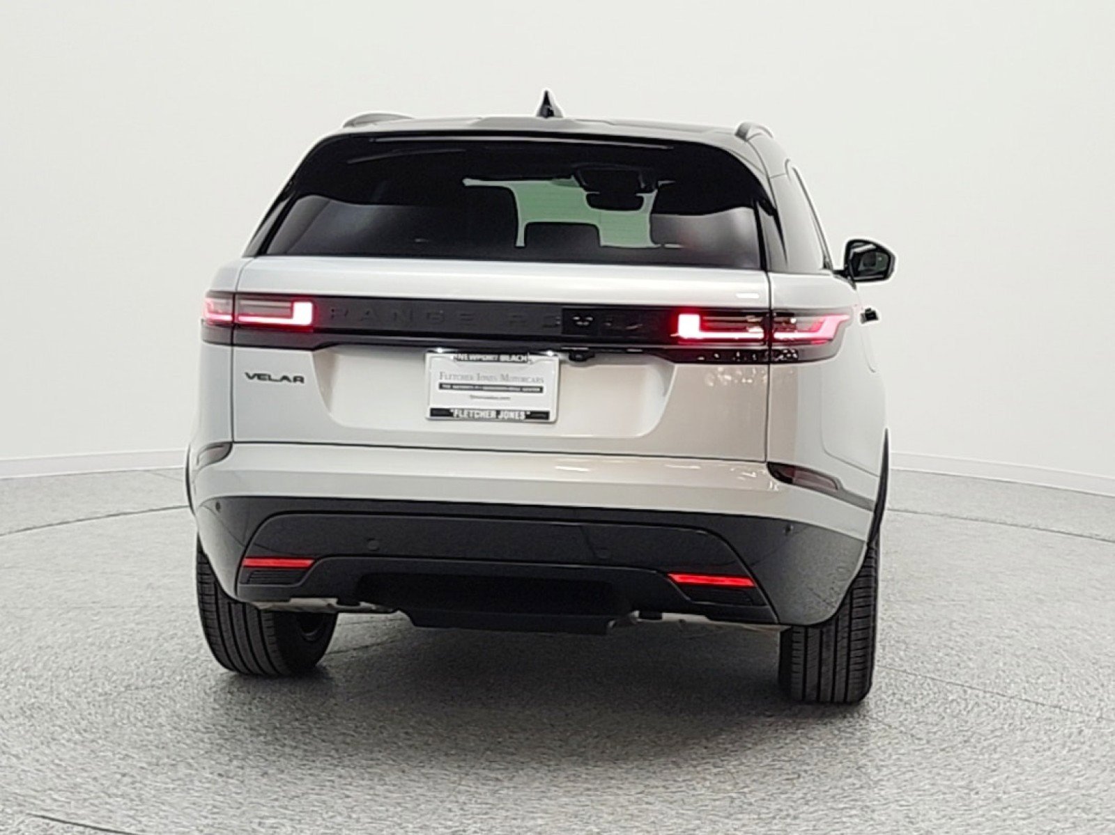 Used 2024 Land Rover Range Rover Velar Dynamic SE AWD/4WD image 6