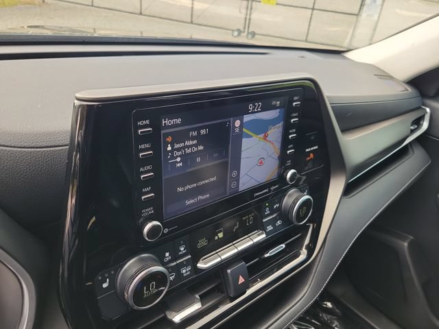 Used 2021 Toyota Highlander XLE FWD image 29
