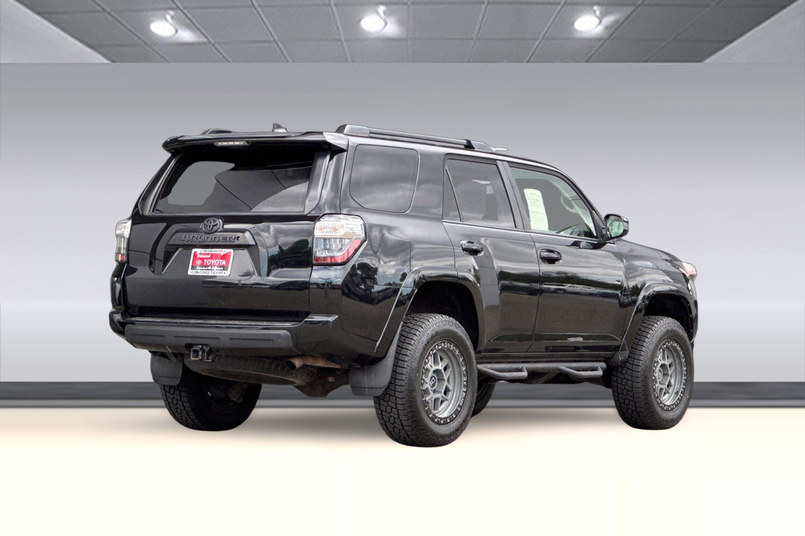 Used 2020 Toyota 4Runner TRD Off-Road AWD/4WD image 3