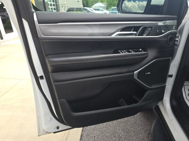 Used 2022 Jeep Wagoneer Series I AWD/4WD image 10