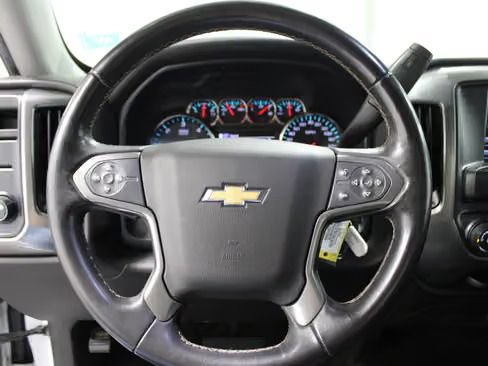 Used 2018 Chevrolet Silverado 1500 LT RWD image 2