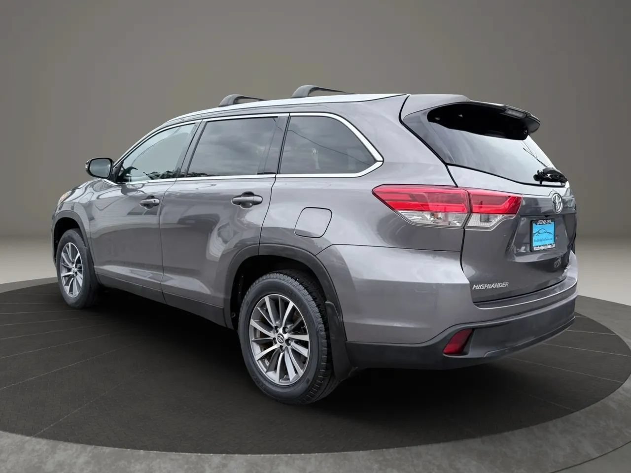 Used 2019 Toyota Highlander XLE AWD/4WD image 6