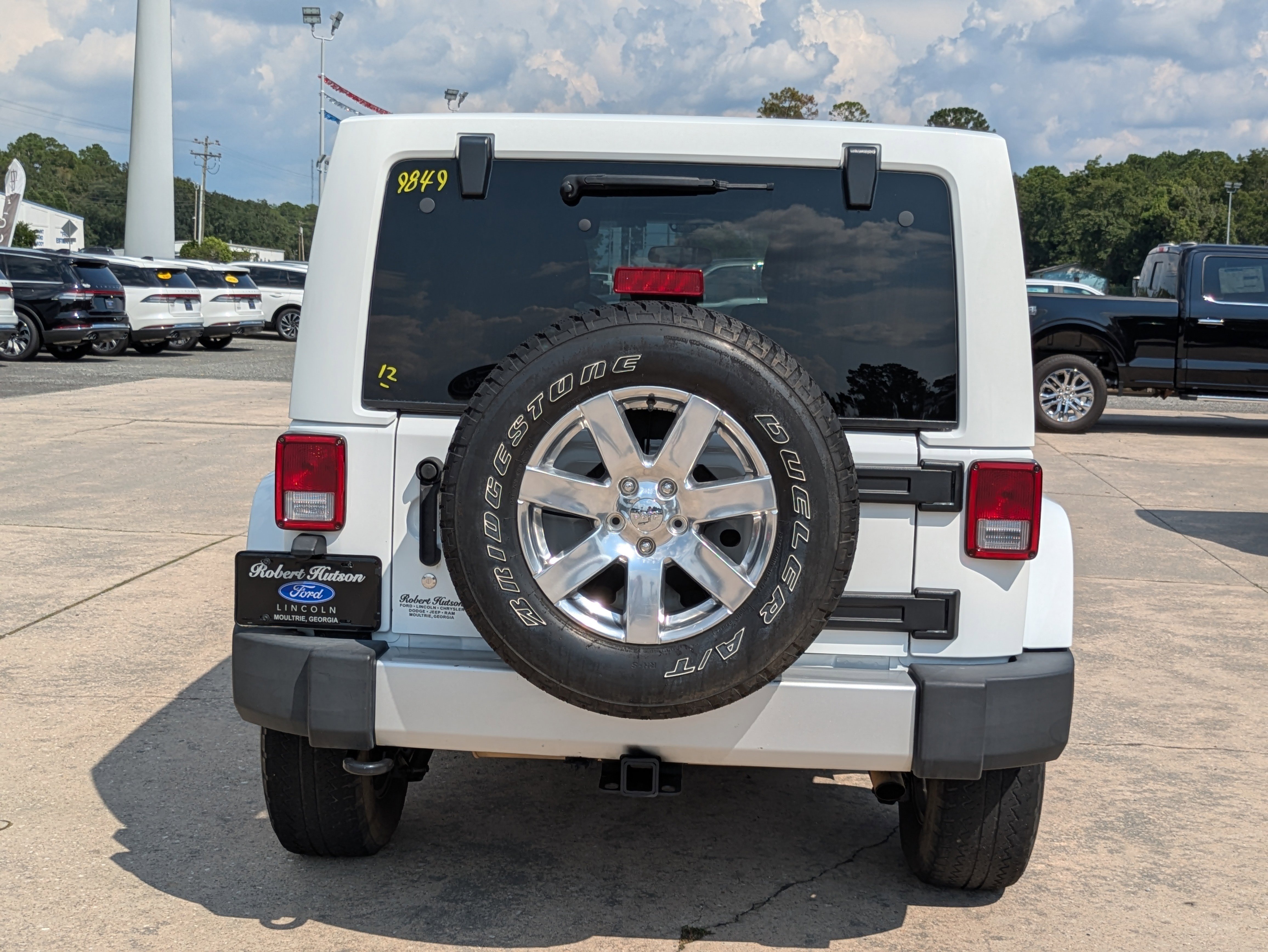 Used 2012 Jeep Wrangler Unlimited Sahara w/ Connectivity Group image 8