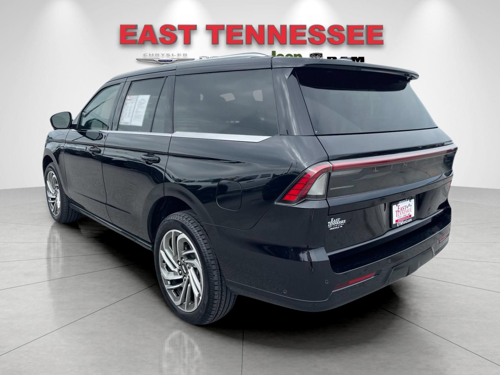 Used 2025 Lincoln Navigator Reserve AWD/4WD image 5